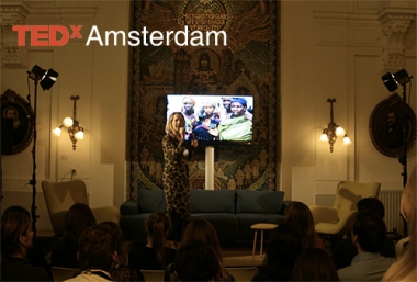 Afbeelding Gitte bij TEDx Amsterdam: 'Cash is queen'